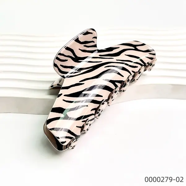 wholesale-stylish-black-and-wihte-striped-smooth-surface-design-claw-clip--C Wholesale stylish black and wihte striped smooth surface design claw clip / 0000279-02