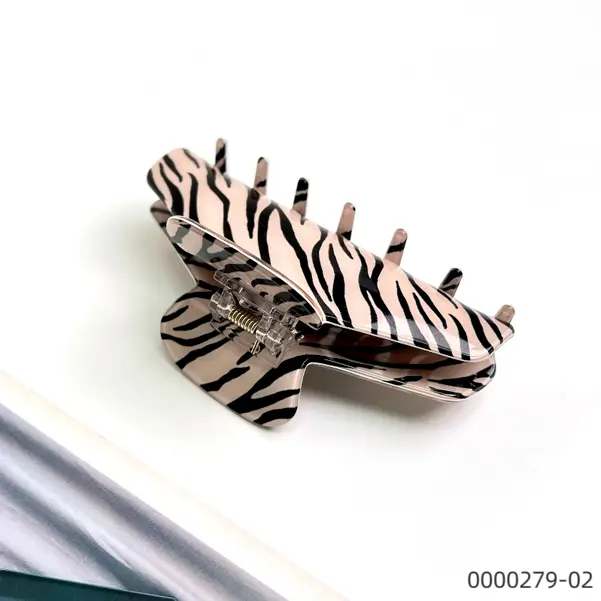 wholesale-stylish-black-and-wihte-striped-smooth-surface-design-claw-clip--D Wholesale stylish black and wihte striped smooth surface design claw clip / 0000279-02